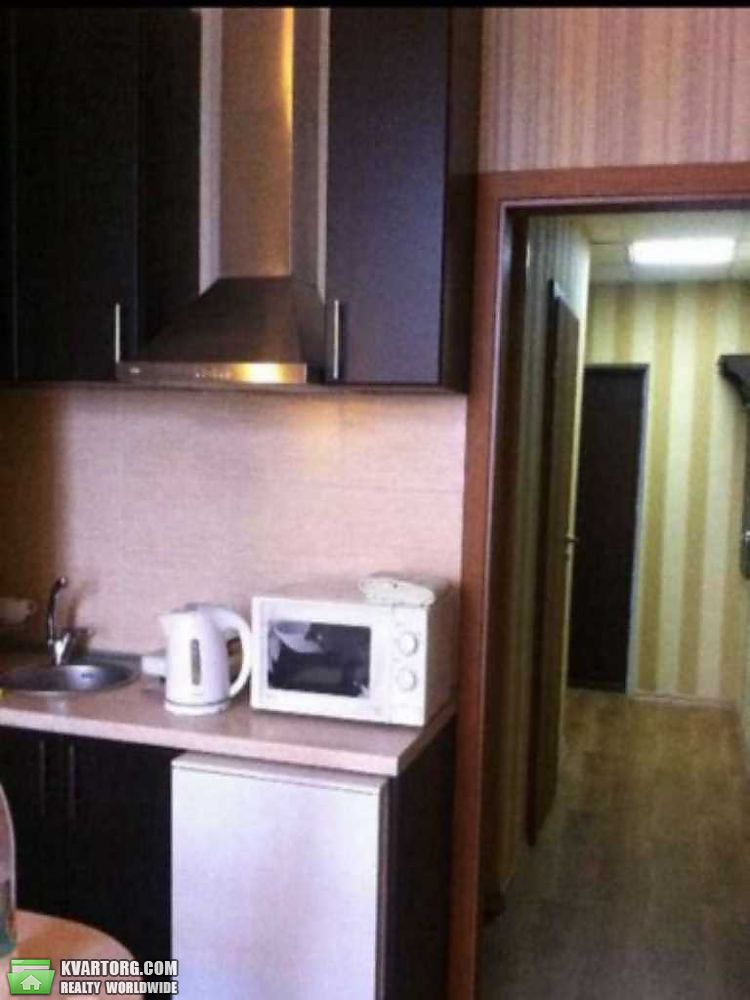Rent out 1-room apartment. Киев, Жилянская — photo 3