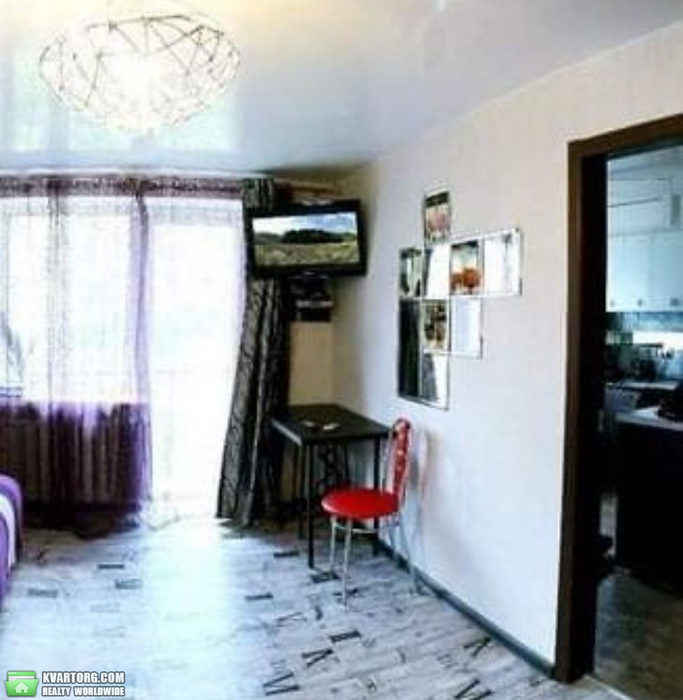 Rent out 1-room apartment. Киев,  Еленовская — photo 1