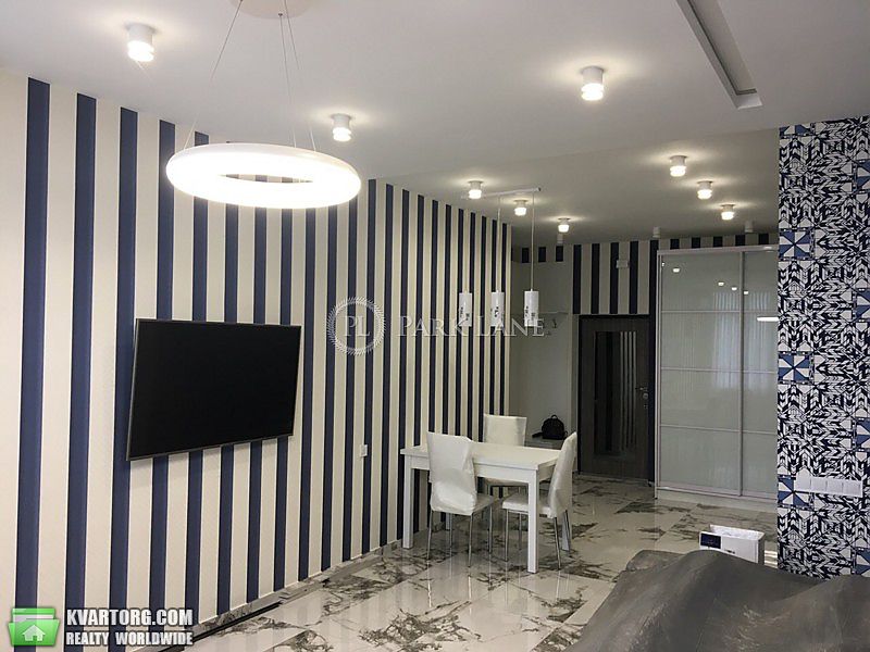 Rent out 2-room apartment. Киев,  Щорса — photo 8
