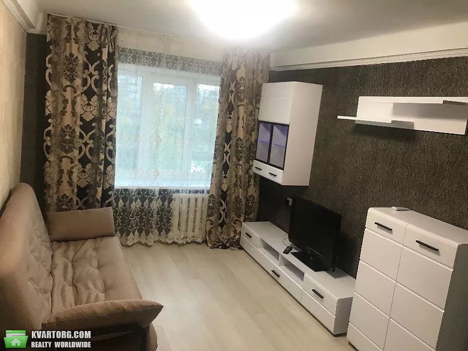 Rent out 2-room apartment. Киев,  Энтузиастов — photo 1