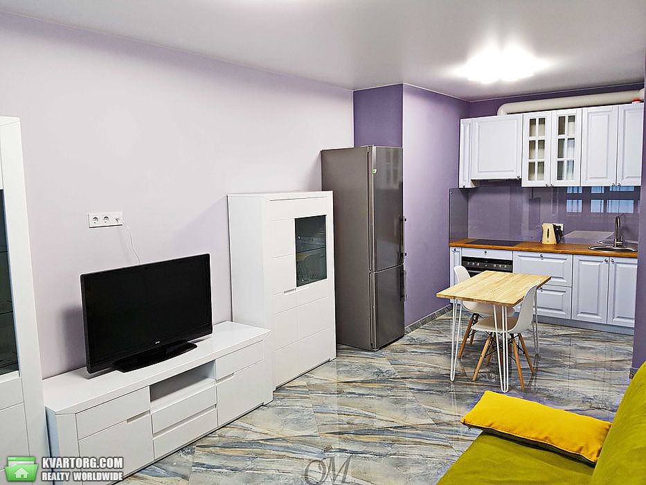Rent out 2-room apartment. Киев,  Заречная — photo 1