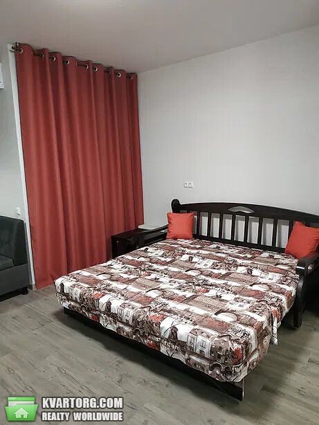 Rent out 1-room apartment. Киев, Соборности — photo 2