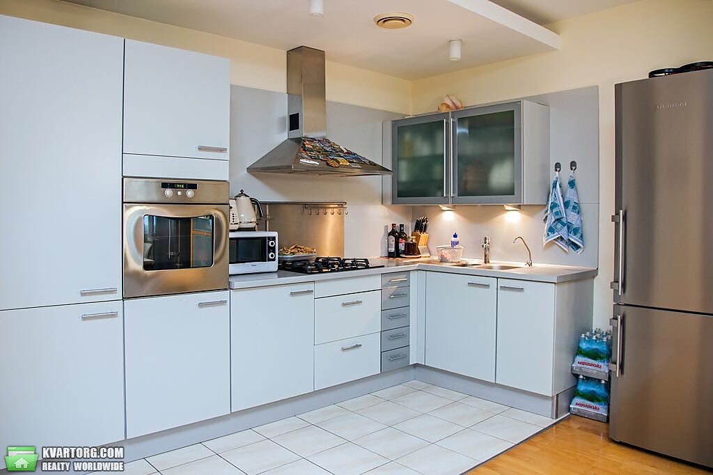 Rent out 3-room apartment. Днепропетровск, Октябрьская площадь — photo 1