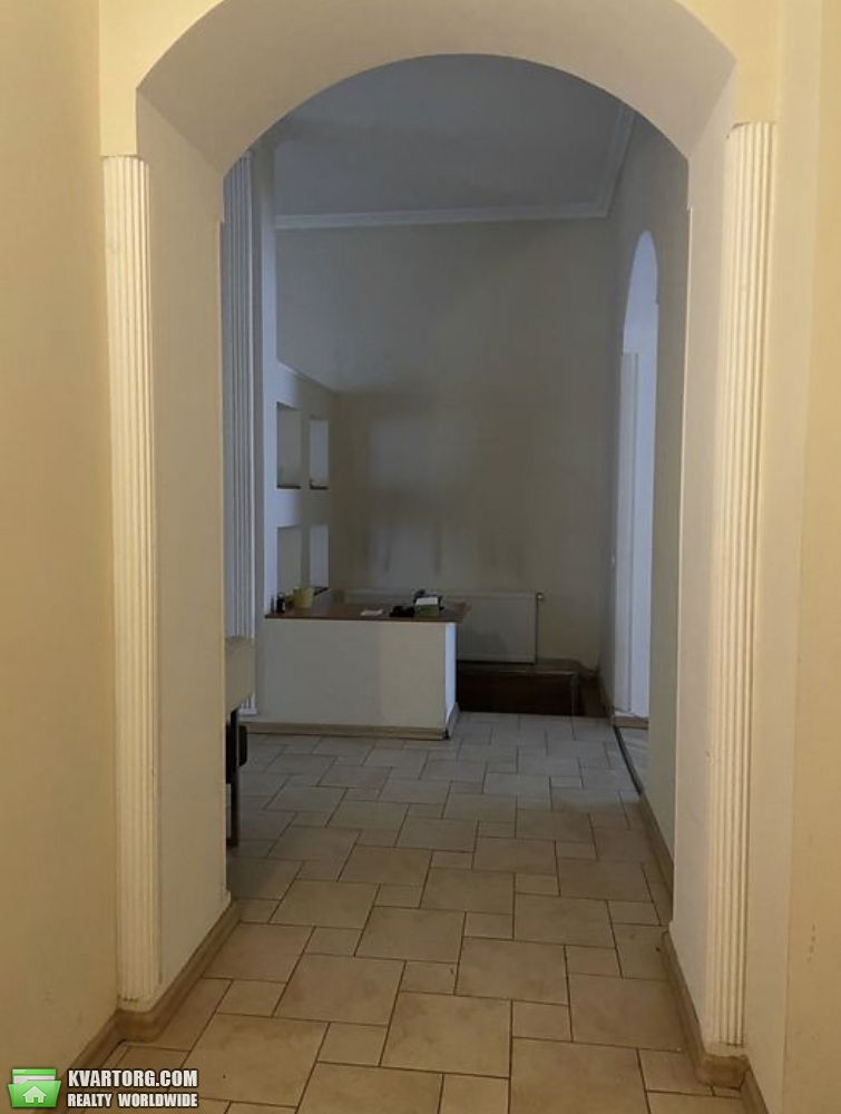 Rent out 4-room apartment. Львов, Коновальця — photo 7