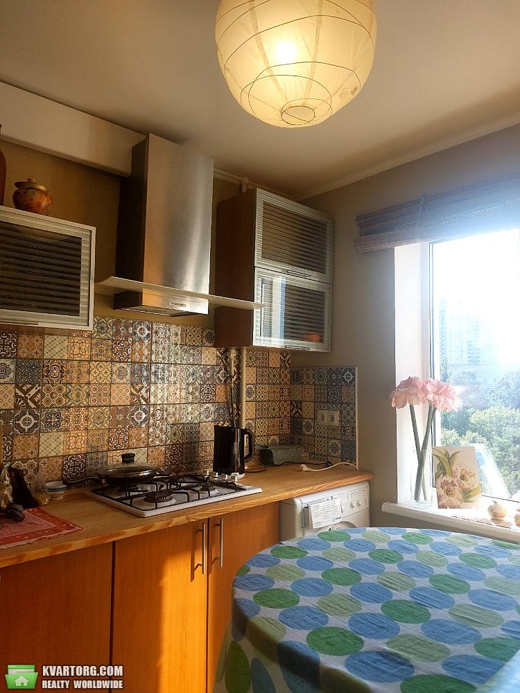 Rent out 1-room apartment. Киев,  Волгоградская — photo 3