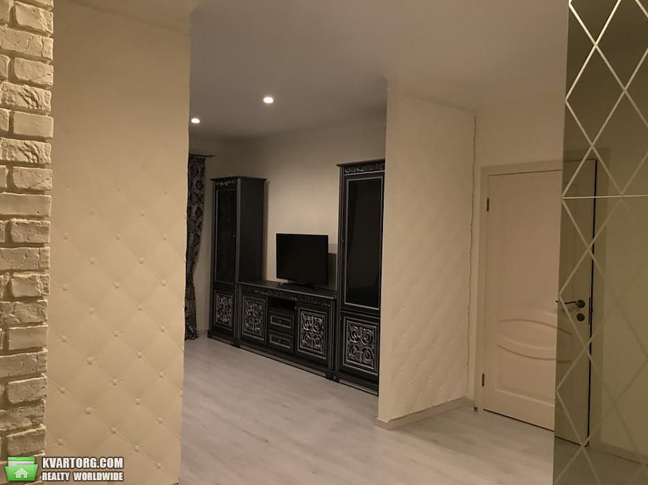 Rent out 2-room apartment. Киев,  Панельная — photo 3
