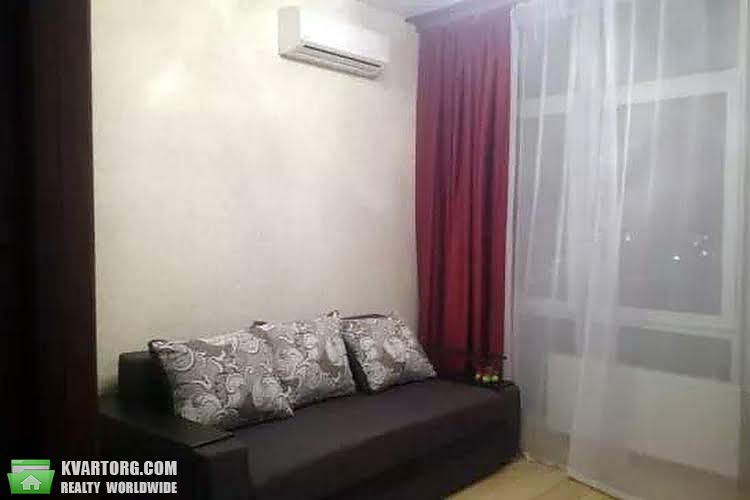 Sell 3-room apartment. Киев,  Дегтяревская — photo 1