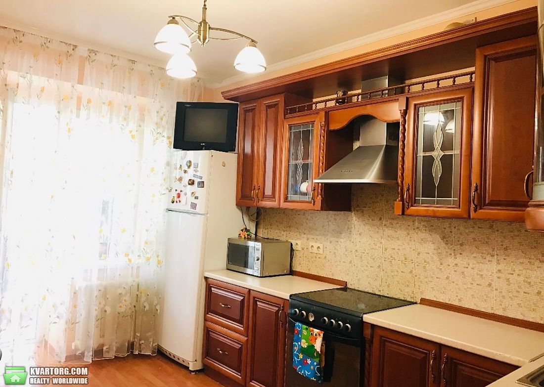 Rent out 2-room apartment. Киев,  Вишняковская — photo 1