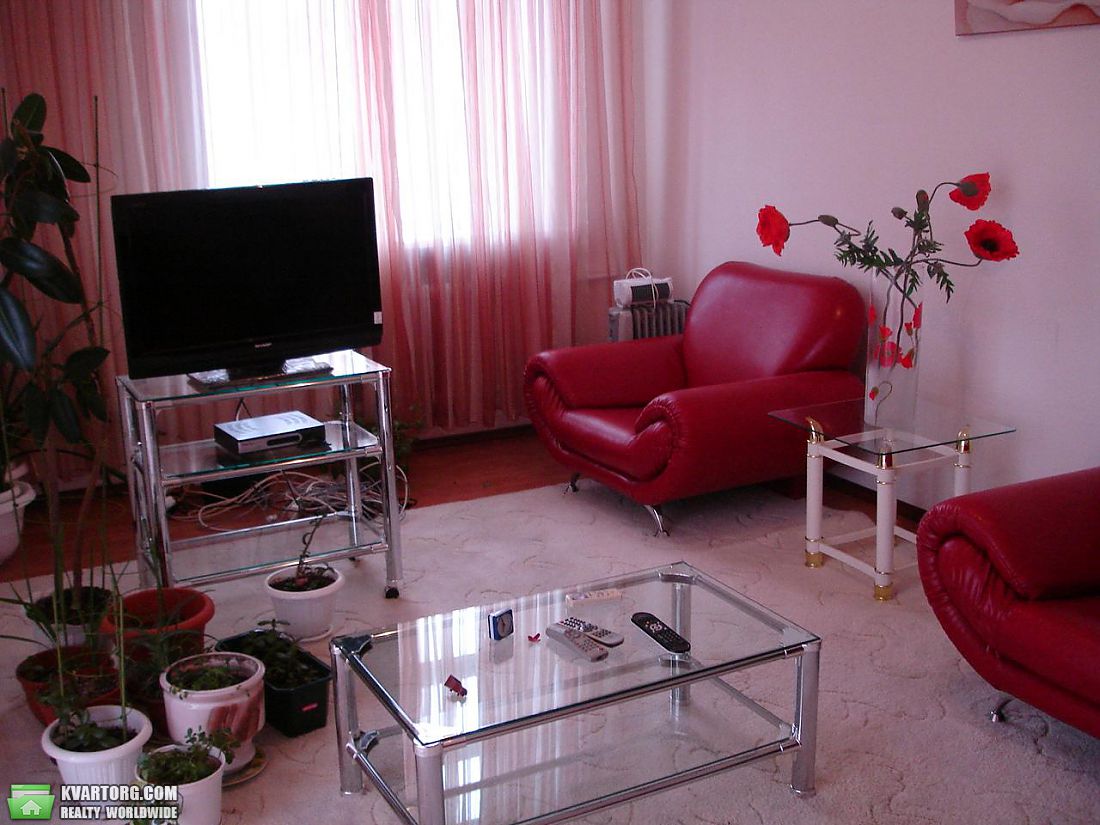 Rent out 2-room apartment. Киев, Леси Украинки бульв. — photo 3