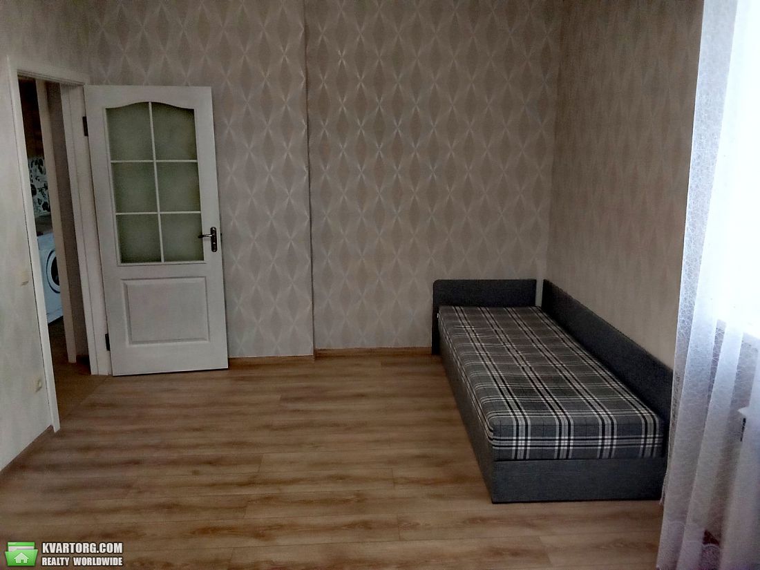 Rent out 2-room apartment. Киев,  Чавдар — photo 1