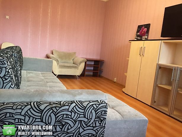 Rent out 3-room apartment. Киев,  Харьковское шоссе — photo 1