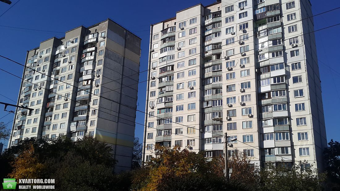 Rent out 3-room apartment. Киев,  Рижская — photo 1