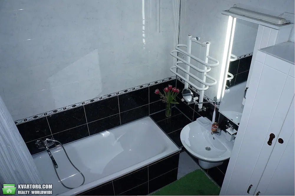 Rent out 2-room apartment. Львов, площа Ринок — photo 4