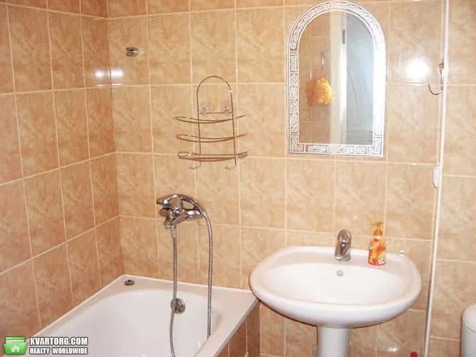Rent out 2-room apartment. Киев,  Жилянская — photo 9