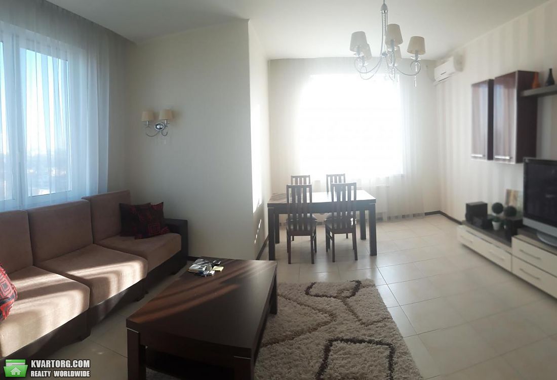 Rent out 3-room apartment. Киев,  Дмитриевская — photo 1
