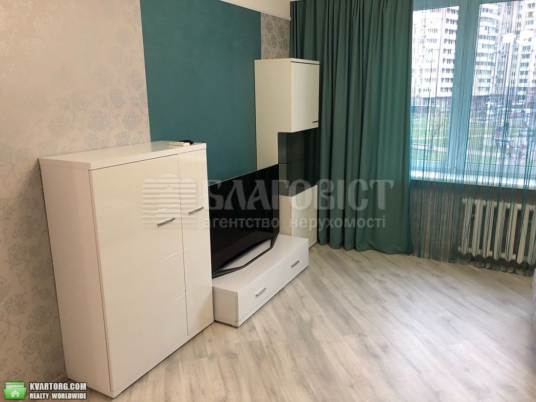 Sell 3-room apartment. Киев,  Днепровская наб — photo 2