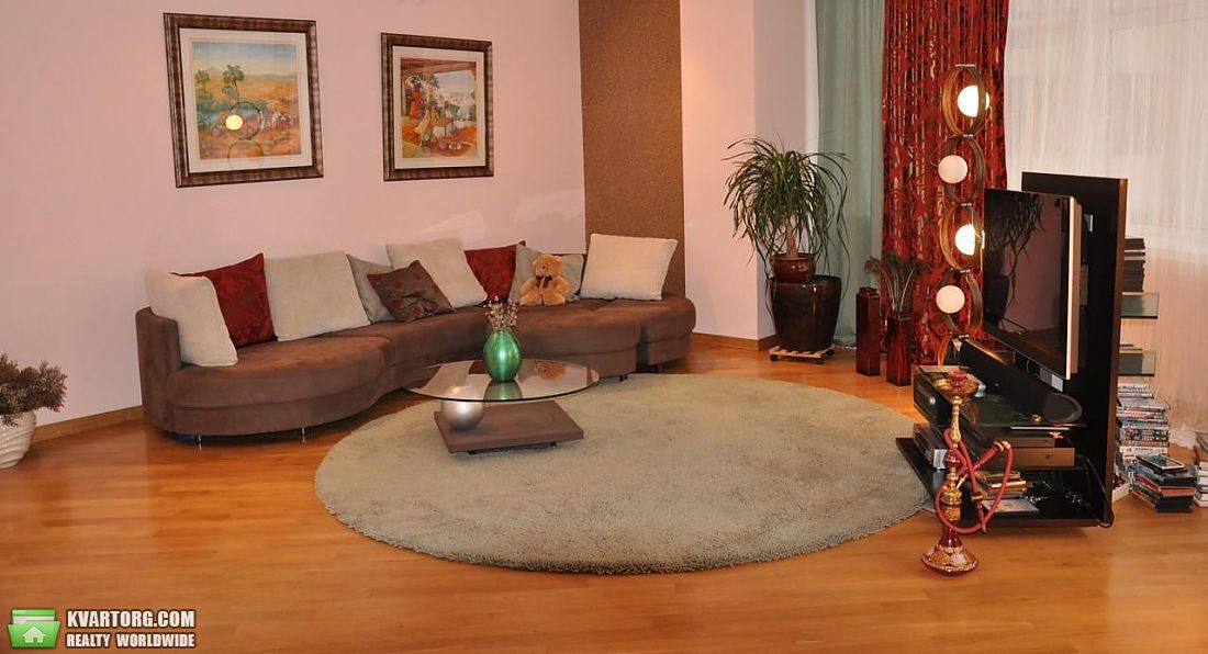 Rent out 4-room apartment. Киев,  Старонаводницкая — photo 1