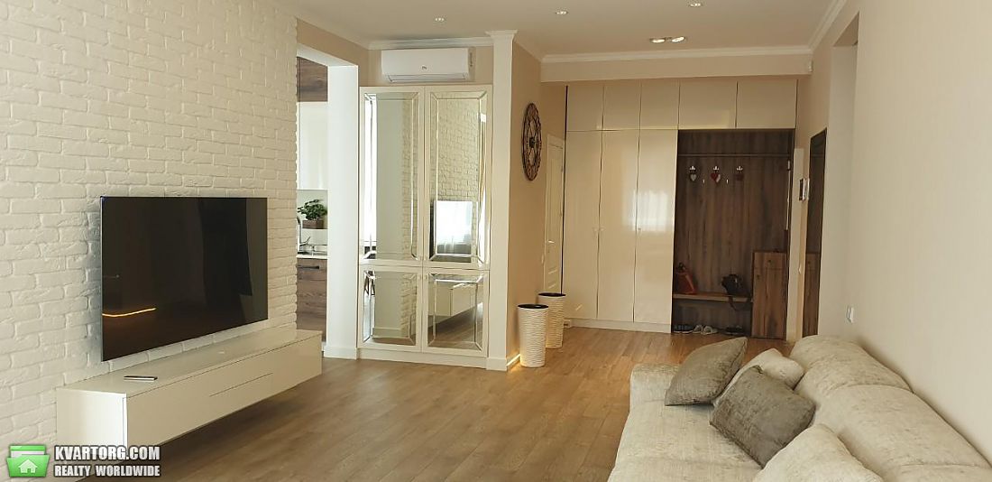 Rent out 2-room apartment. Киев, Деловая — photo 9