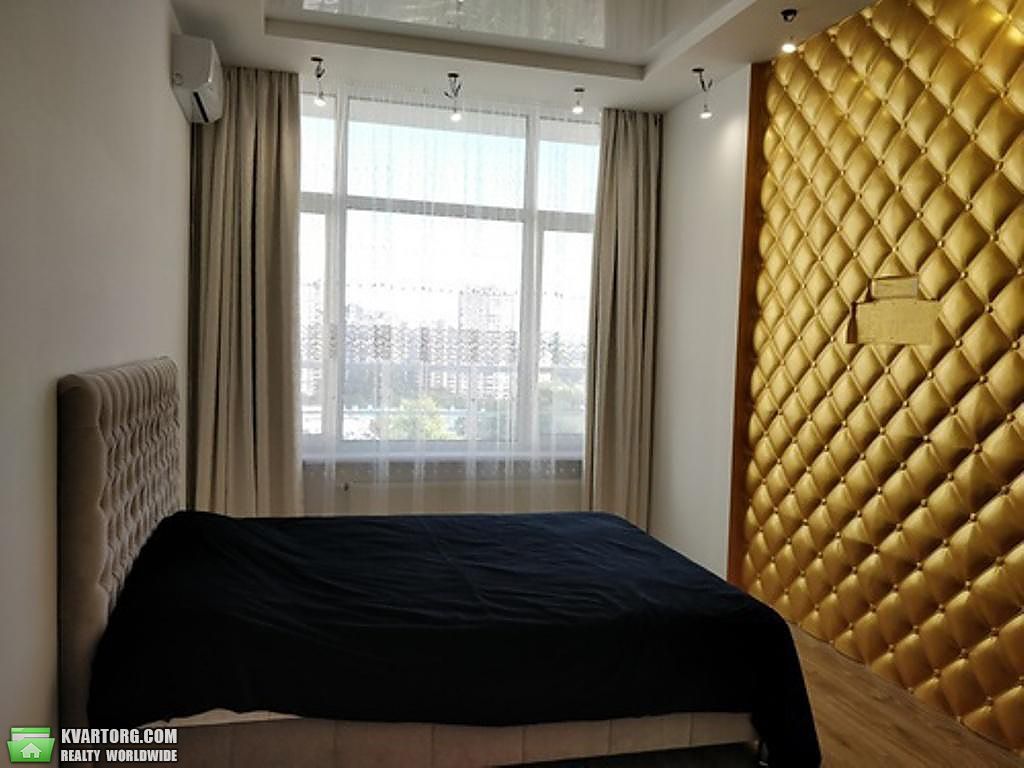 Rent out 2-room apartment. Киев,  Щорса — photo 10