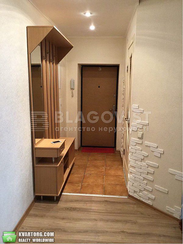 Rent out 1-room apartment. Киев,  Жилянская — photo 3