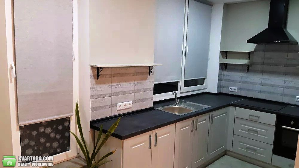 Rent out 2-room apartment. Киев,  Воссоединения пр — photo 1