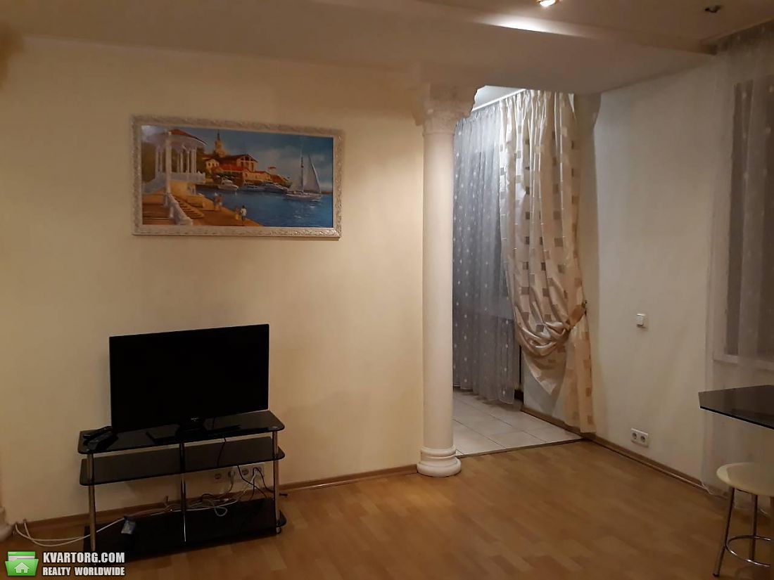 Rent out 2-room apartment. Киев,  Большая Васильковская — photo 4
