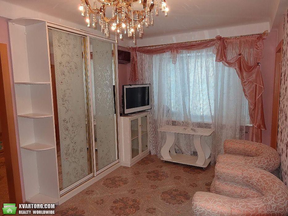 Rent out 2-room apartment. Киев,  Исаакяна — photo 2