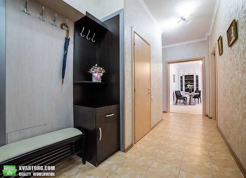 Rent out 3-room apartment. Киев,  Павловская — photo 8