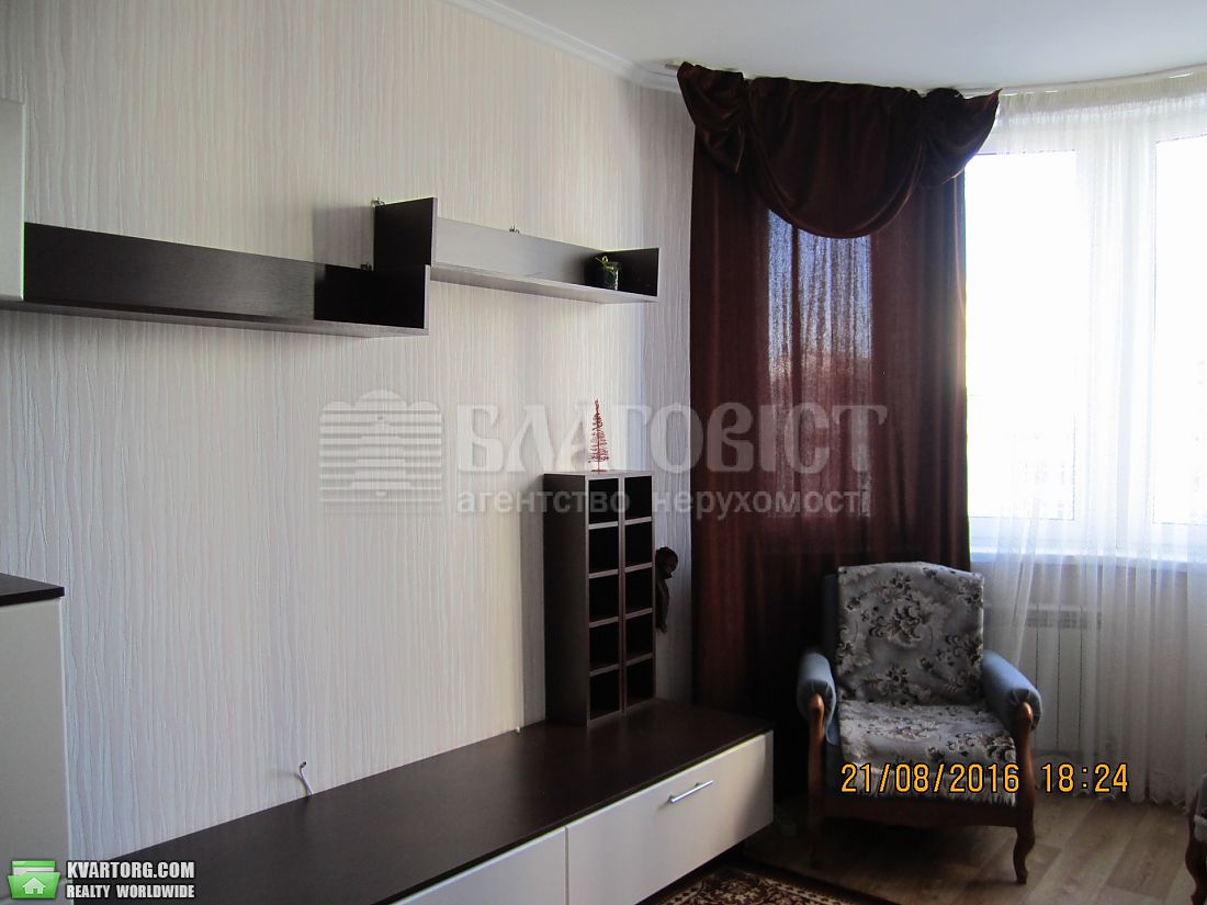 Rent out 2-room apartment. Киев,  Чавдар — photo 3