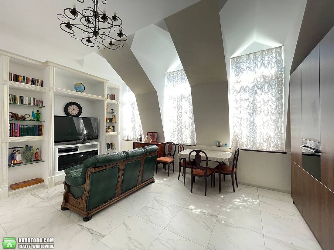 Rent out 3-room apartment. Днепропетровск, Соборная площадь — photo 1