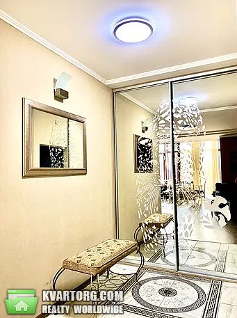 Rent out 1-room apartment. Киев,  Жилянская — photo 1