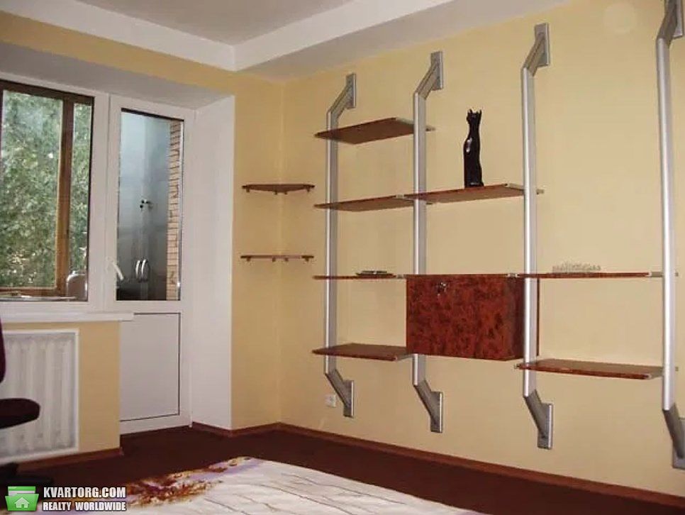 Rent out 2-room apartment. Киев,  Жилянская — photo 3