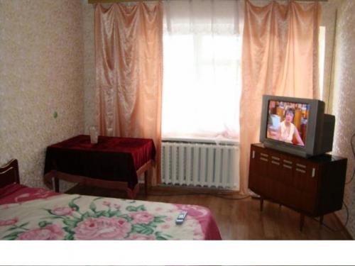 Rent out 2-room apartment. Днепропетровск, Фосфорная — photo 1