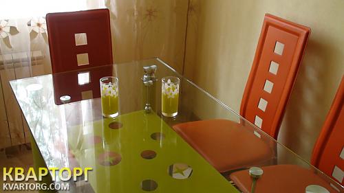 Rent out 2-room apartment. Киев,  Святошинская пл — photo 1