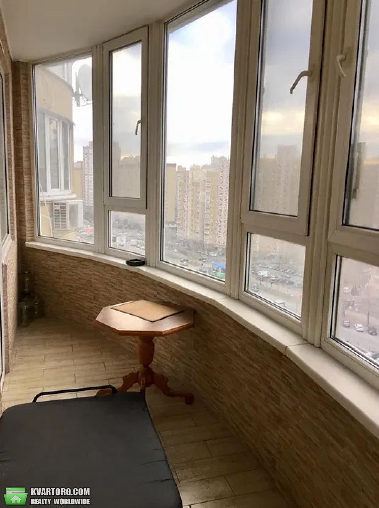Rent out 4-room apartment. Киев,  Днепровская наб — photo 2