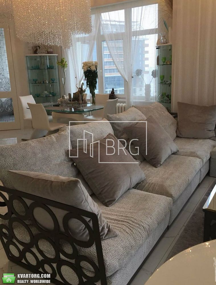 Rent out 3-room apartment. Киев,  Драгомирова — photo 2