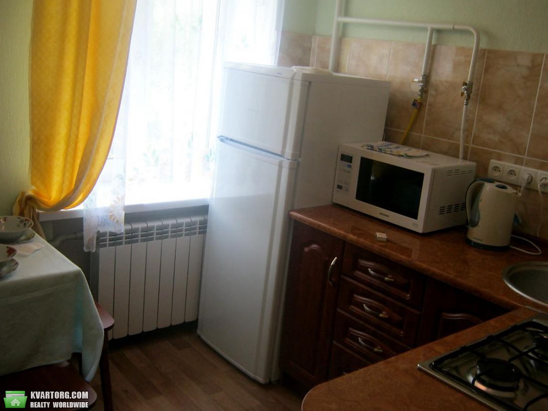 Rent out 2-room apartment. Киев, Симиренко — photo 3
