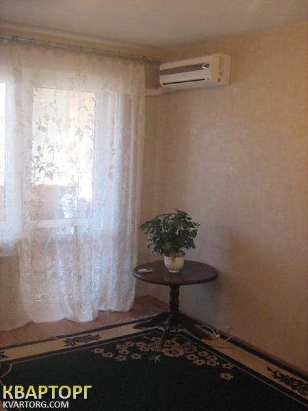 Rent out 2-room apartment. Киев,  Приречная — photo 2