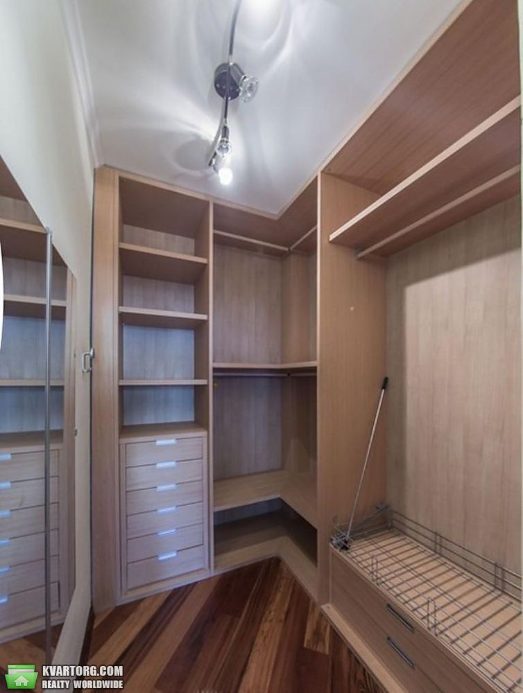 Rent out 4-room apartment. Киев,  Богдана Хмельницкого — photo 8