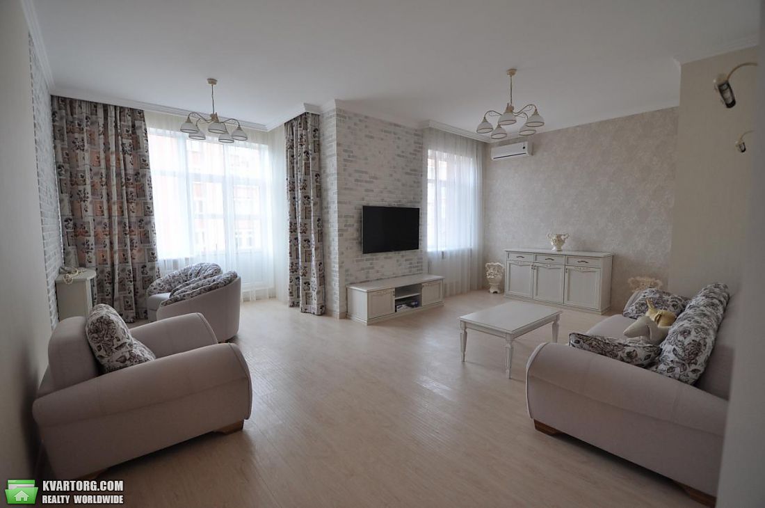 Rent out 3-room apartment. Киев,  Дмитриевская — photo 1