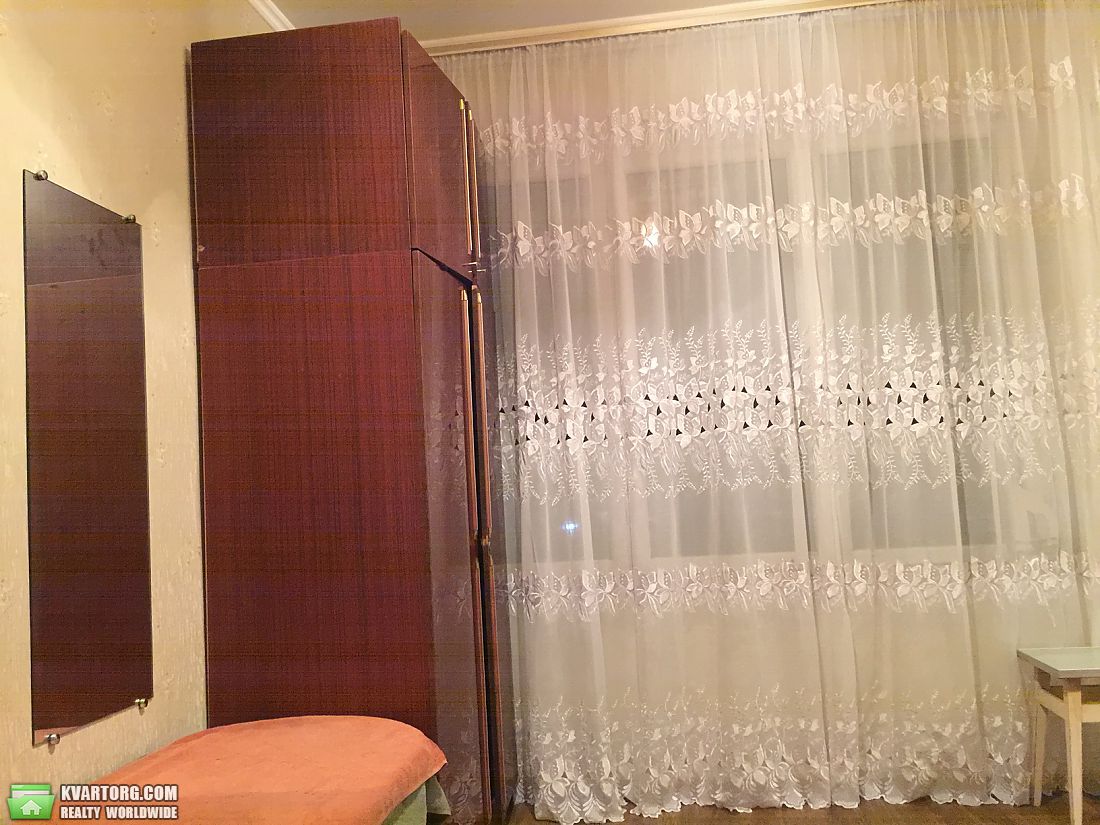 Rent out 1-room apartment. Киев, Жовтневая — photo 4