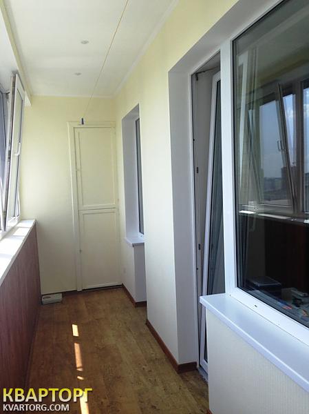 Rent out 2-room apartment. Киев, Каменева — photo 7
