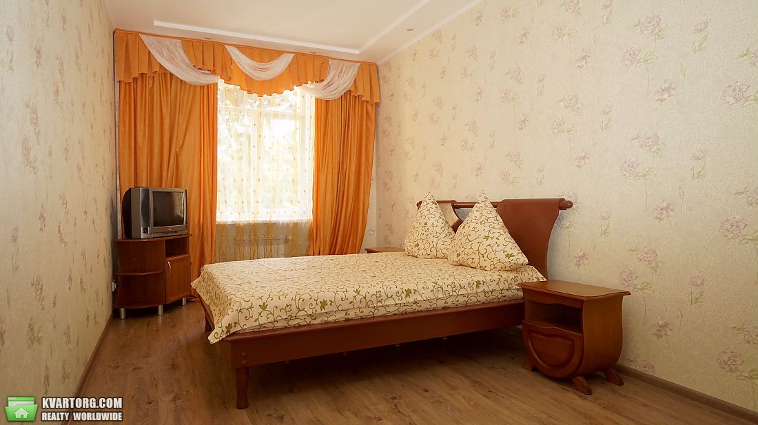 Rent out 2-room apartment. Чернигов, Проспект Победы — photo 2