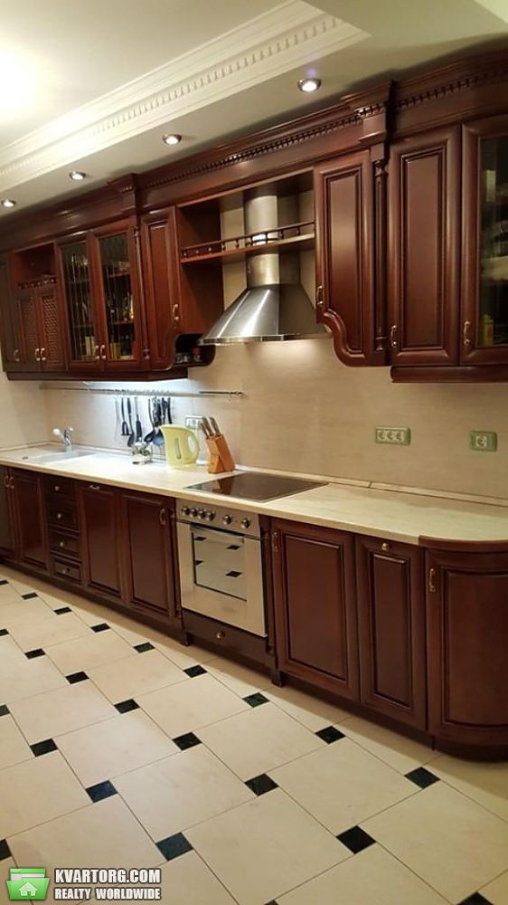 Rent out 3-room apartment. Киев,  Клиническая — photo 2