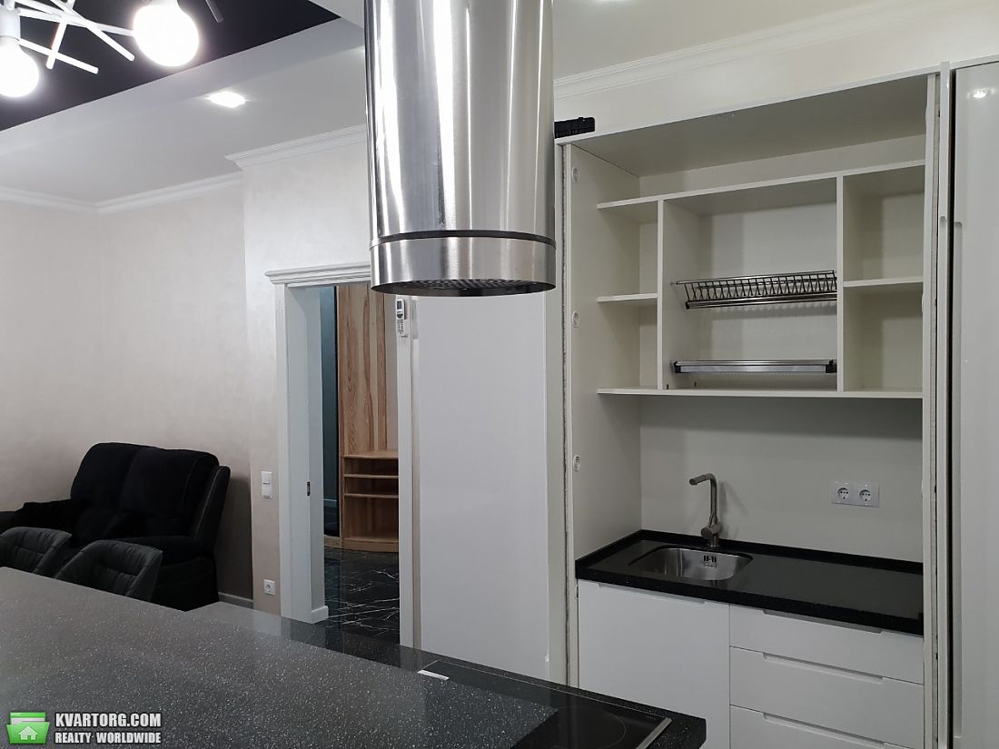 Rent out 2-room apartment. Киев, Леси Украинки бульвар — photo 3
