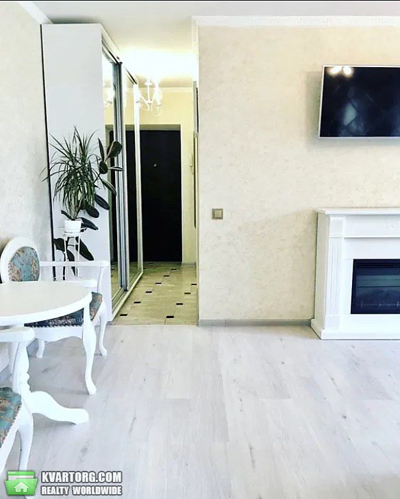 Rent out 2-room apartment. Киев, Джона Маккейна — photo 1