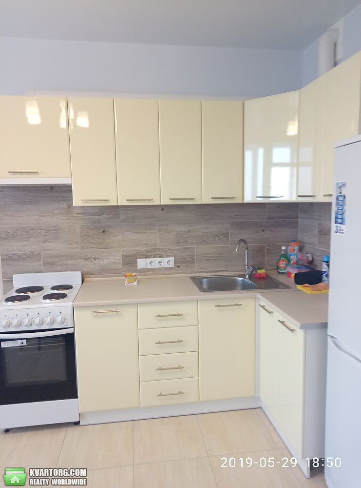 Rent out 1-room apartment. Киев,  Харьковское шоссе — photo 1