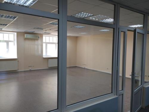 Rent out office. Киев, Ирининская — photo 1