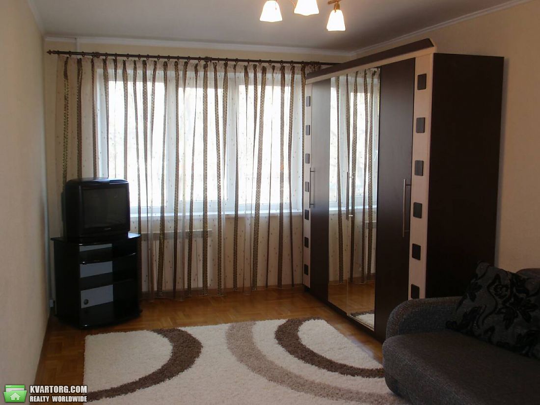 Rent out 1-room apartment. Киев,  Вышгородская — photo 1