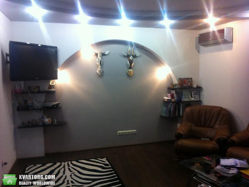 Rent out 3-room apartment. Киев,  Урловская — photo 7
